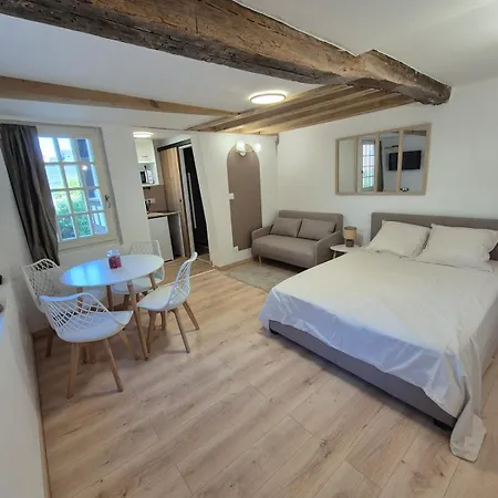 De Charme Au Coeur Du Vieux Calme Et Jardin Apartament *