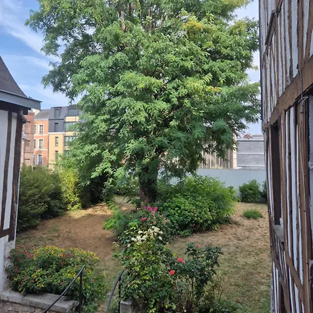 De Charme Au Coeur Du Vieux Calme Et Jardin *