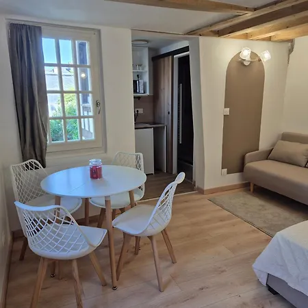 De Charme Au Coeur Du Vieux Calme Et Jardin Apartament *